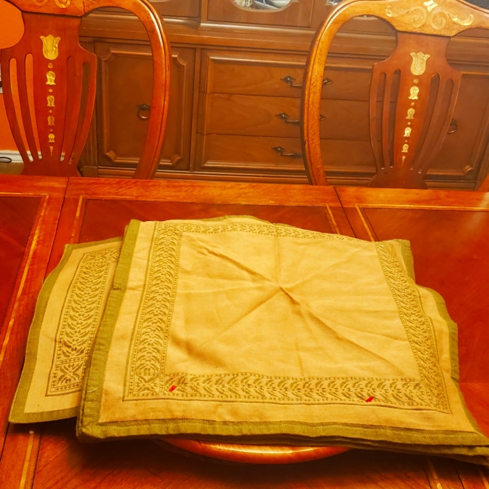 Napkins and Table Mats 4 Pairs  by Home